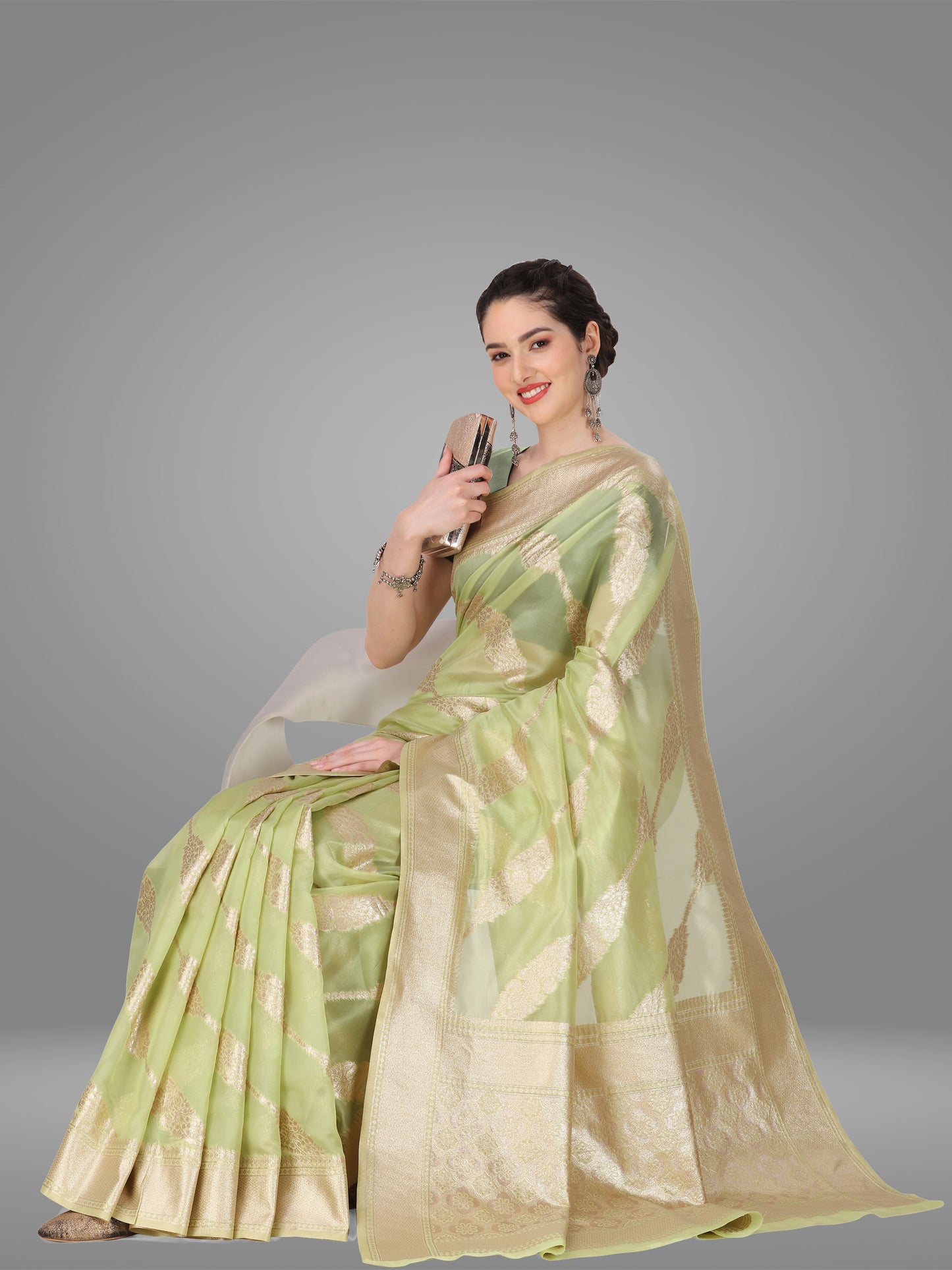 Pista Banarasi Jacquard Saree With Blouse Piece